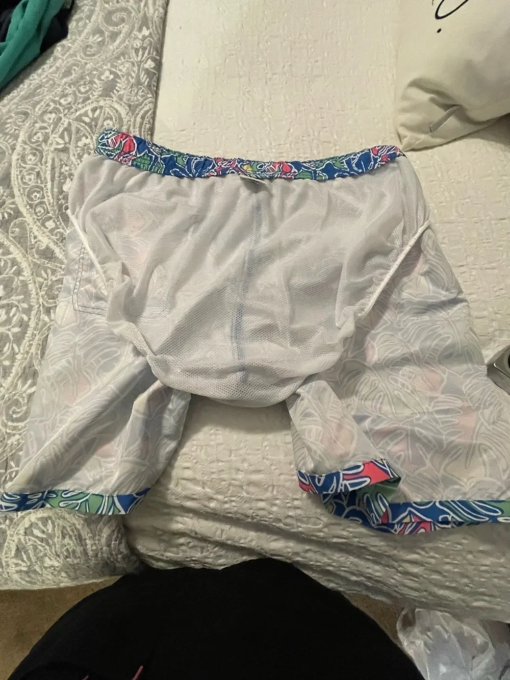 Vineyard Vines Mens Chappy Swim Trunks Tropical Leaves Shorts Blue Pink Sz Large